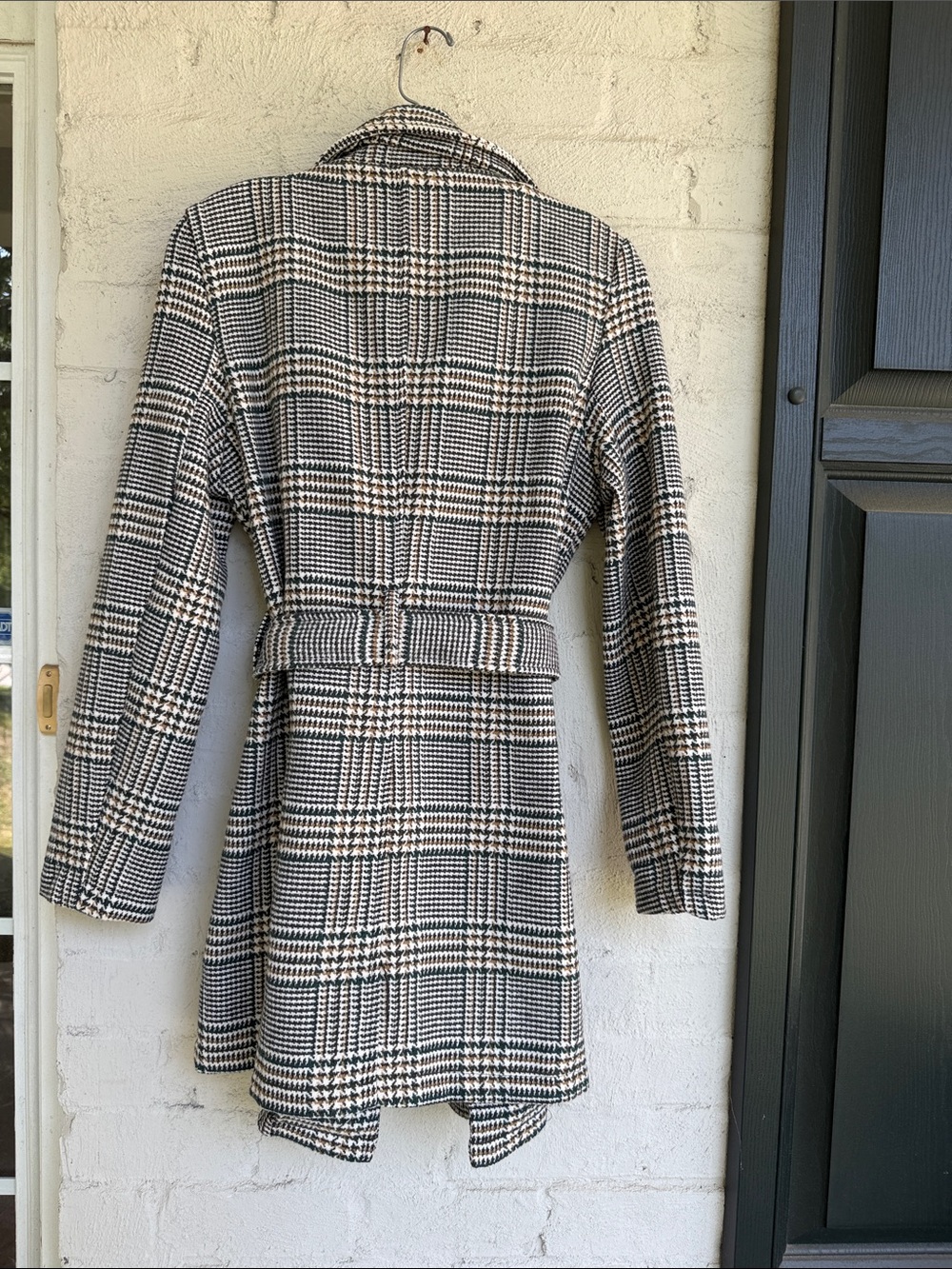 Love Tree Houndstooth Plaid Belted Trench Coat Size Medium - Picture 5 of 11